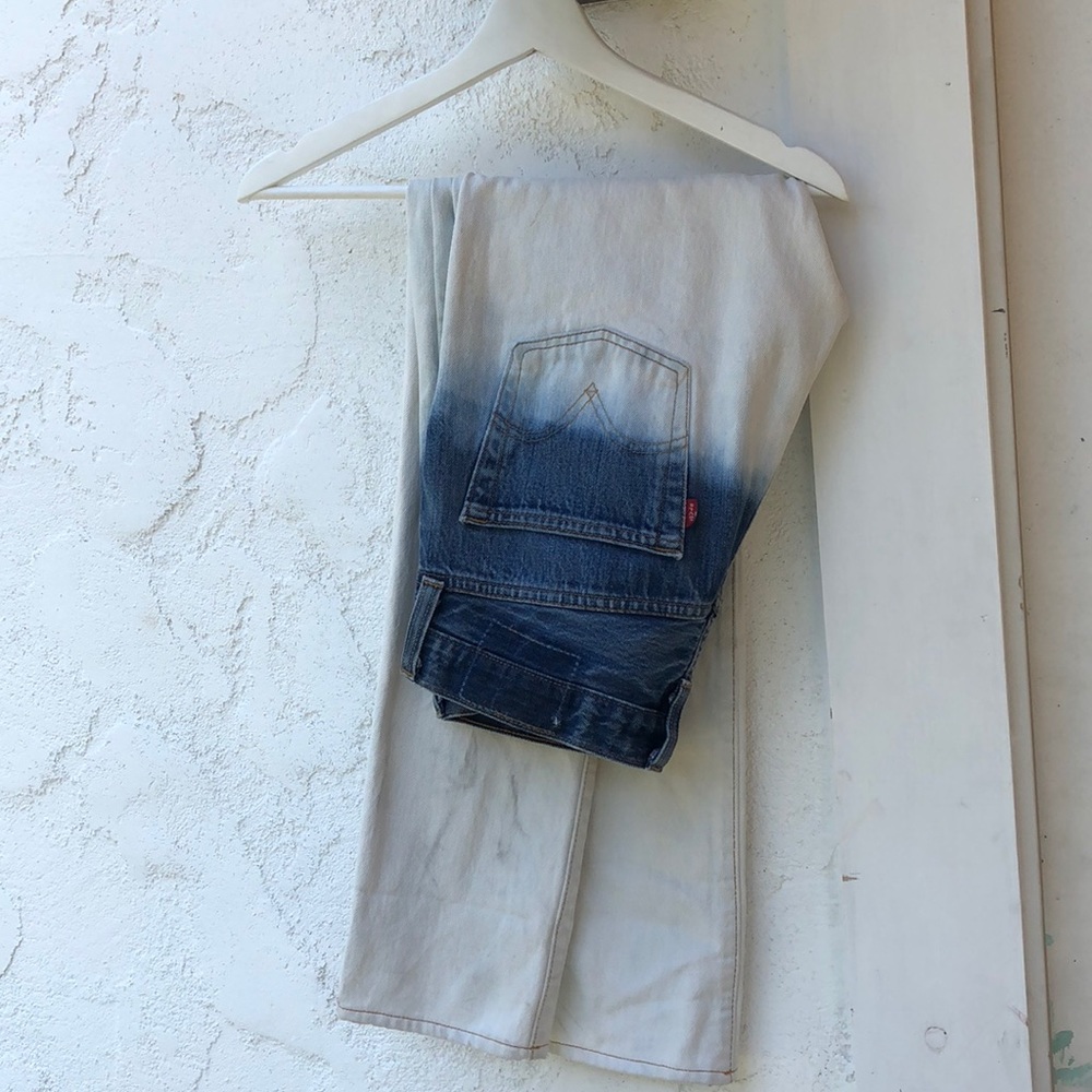Bleached out Levi’s boyfriend jean